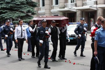 Одесские милиционеры простились с погибшим товарищем (фото)