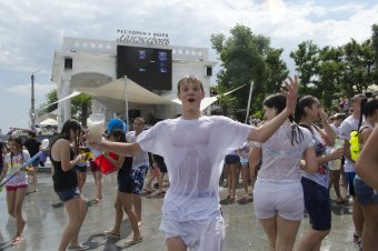 На Ланжероне прошла традиционная водная битва (фото)