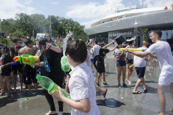На Ланжероне прошла традиционная водная битва (фото)