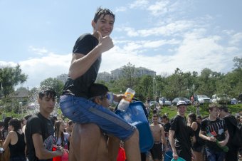 На Ланжероне прошла традиционная водная битва (фото)