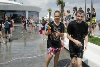 На Ланжероне прошла традиционная водная битва (фото)