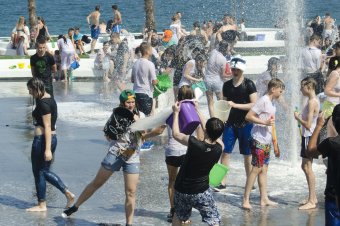 На Ланжероне прошла традиционная водная битва (фото)