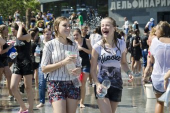 На Ланжероне прошла традиционная водная битва (фото)