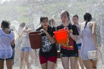 На Ланжероне прошла традиционная водная битва (фото)