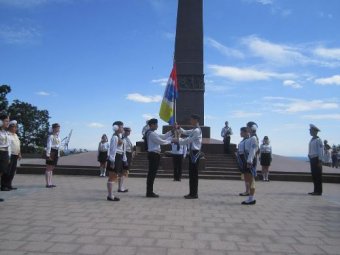 На Аллее Славы состоялась торжественная церемония передачи Почетной Вахты Памяти (фото)