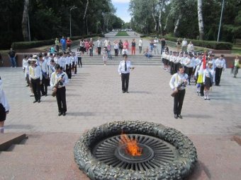 На Аллее Славы состоялась торжественная церемония передачи Почетной Вахты Памяти (фото)