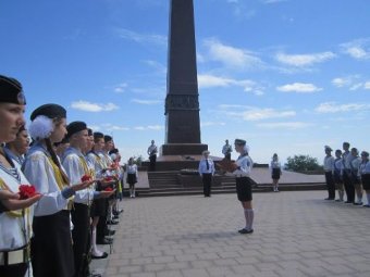 На Аллее Славы состоялась торжественная церемония передачи Почетной Вахты Памяти (фото)