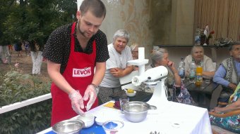"Лето по-одесски": На пляже Лузановка проходит семейная эстафета (фото)