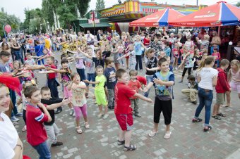 В Суворовском районе прошел большой семейный праздник "Лето по-одесски"