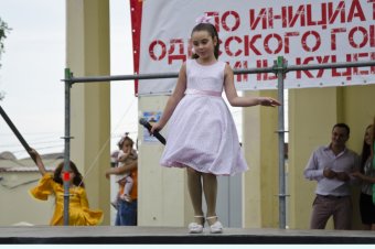 В Суворовском районе прошел большой семейный праздник "Лето по-одесски"