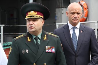 Геннадий Труханов вручил почетные награды города военным морякам (фото) 