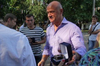 Геннадий Труханов вручил памятные подарки детям-сиротам (фото)