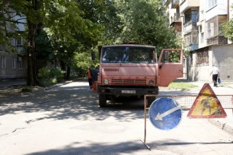 Через 40 лет жители Лунного переулка в Одессе увидели ремонт дороги (фото)