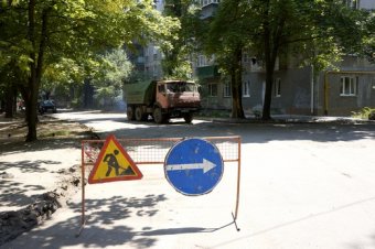 Через 40 лет жители Лунного переулка в Одессе увидели ремонт дороги (фото)