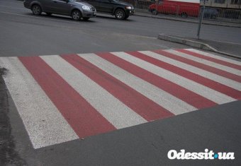 В ночное время на одесских дорогах кипит работа: Наносится дорожная разметка