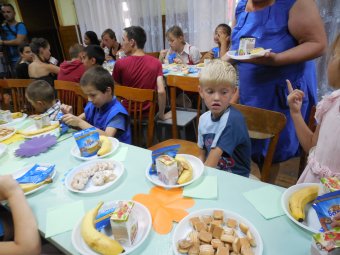 Торжественно закрыта первая смена общественного лагеря «Луч надежды» для детей из малообеспеченных семей