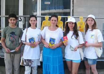 Молодые волонтеры вышли на улицы Одессы (фото)