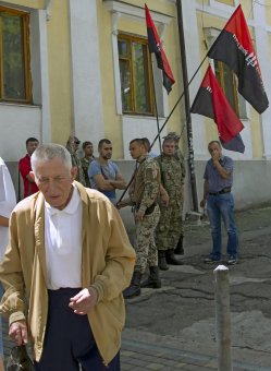 "Правый сектор" сходил в гости к начальнику региональной милиции (фото)
