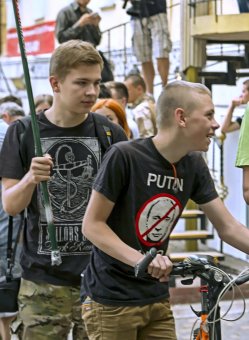 "Правый сектор" сходил в гости к начальнику региональной милиции (фото)