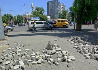 В Одессе отремонтирован тротуар на Адмиральском проспекте (фото)