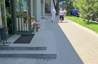 В Одессе отремонтирован тротуар на Адмиральском проспекте (фото)