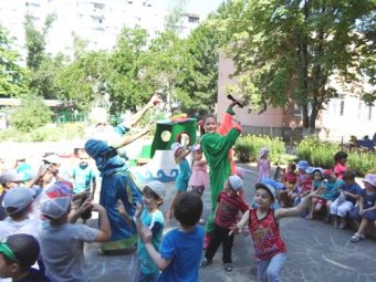 Маленькие одесситы погрузились в мир науки и искусства (фото)