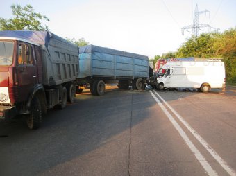 Двое погибших, восемь в больнице – результат ДТП под Одессой (фото, видео)