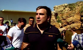 Михаил Саакашвили с помощью техники ГСЧС прорвался на одесский пляж киевского миллиардера