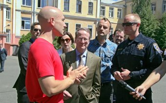 Американские полицейские показали  нашим  милиционерам, как надо правильно работать (фото)