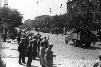 Отправка одесситов на фронт 74 года назад
