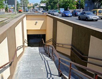 В Одессе продолжаются работы по ремонту пешеходных переходов (фото)