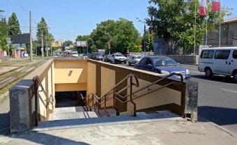 В Одессе продолжаются работы по ремонту пешеходных переходов (фото)