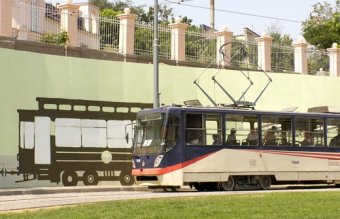 Стильный стрит-арт на подпорной стене разворотного кольца в Аркадии (фото)