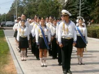 Почетную Вахту Памяти на Аллее Славы приняли школьники Суворовского района Одессы (фото)