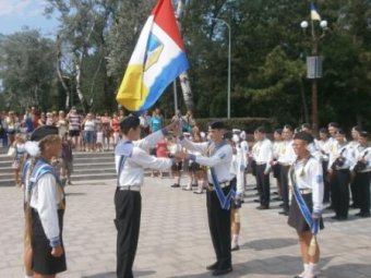 Почетную Вахту Памяти на Аллее Славы приняли школьники Суворовского района Одессы (фото)