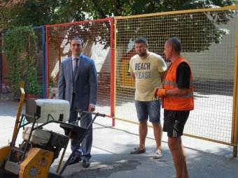 На Льва Толстого ремонтируют пешеходную зону
