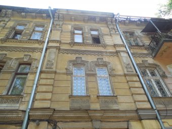 В одесских двориках восстанавливают старинные ворота и арки