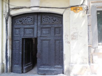 В одесских двориках восстанавливают старинные ворота и арки
