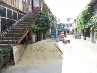 В одесских двориках восстанавливают старинные ворота и арки