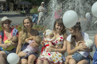 Белые шары – как капли грудного молока… (фото)