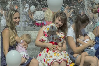 Белые шары – как капли грудного молока… (фото)