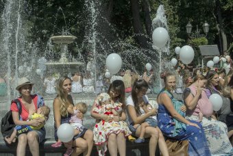 Белые шары – как капли грудного молока… (фото)