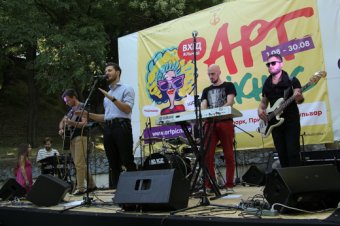 В Лунном парке Одессы стартовал Арт-пикник Славы Фроловой (фото)