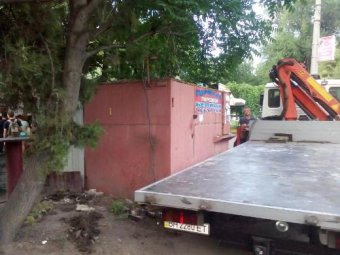 Одесские власти отчитываются о демонтаже незаконных объектов торговли (фото)