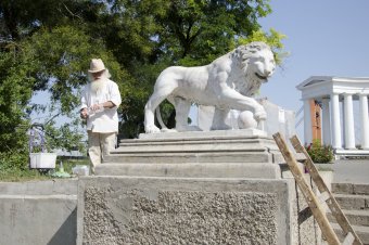 Отреставрированных львов у Воронцовского дворца откроют ко Дню города