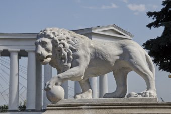 Отреставрированных львов у Воронцовского дворца откроют ко Дню города