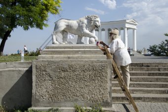 Отреставрированных львов у Воронцовского дворца откроют ко Дню города