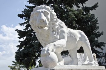 Отреставрированных львов у Воронцовского дворца откроют ко Дню города