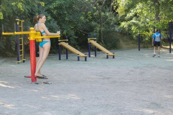 Благоустройство спортивных площадок на Трассе здоровья идет полным ходом! (фото)