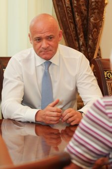 Мэр Одессы отметил почетной наградой известного футболиста Владимира Нечаева (фото) 